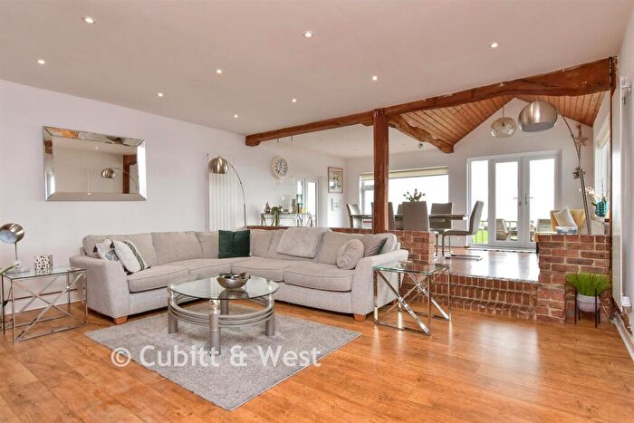 4 Bedroom Chalet For Sale In Harbour View Road, Newhaven, East Sussex, BN9