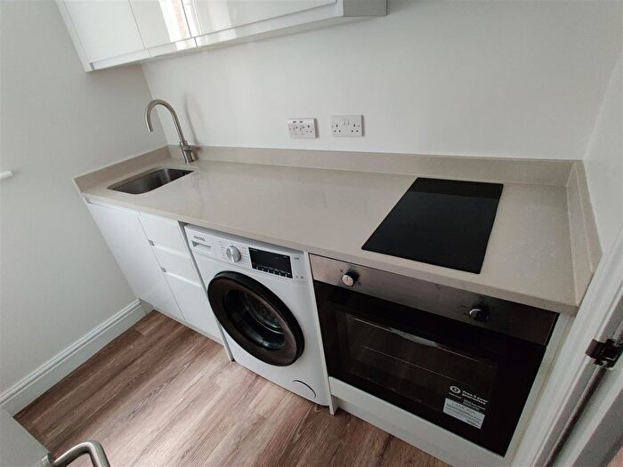 Studio To Rent In Turnpike Lane, London, N8