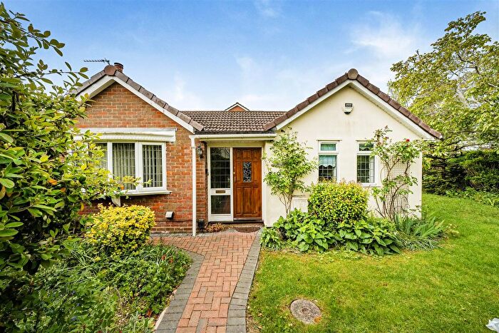 3 Bedroom Detached Bungalow For Sale In Kimbolton Road, Bedford, MK41