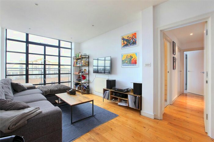 2 Bedroom Flat To Rent In Lavender Hill, Battersea, SW11