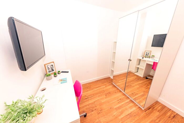 3 Bedroom Flat To Rent In The Courtyard, Stanhope St, Liverpool, L8
