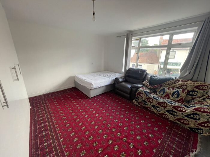 2 Bedroom Flat To Rent In High Street, Staines-Upon-Thames, TW19
