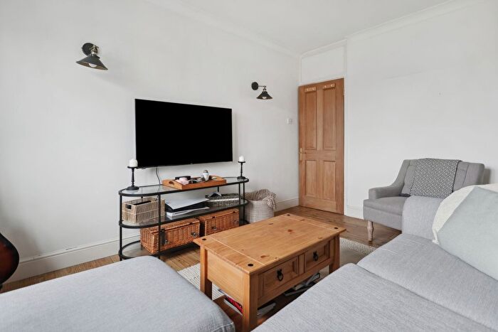 2 Bedroom Flat To Rent In Arlington Lodge Monument Hill, Weybridge, Surrey, KT13
