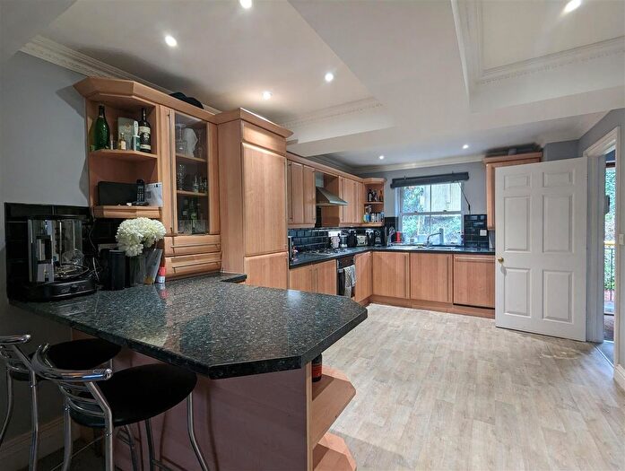 2 Bedroom Flat To Rent In Frant Road, Tunbridge Wells, TN2