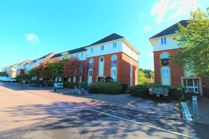 2 Bedroom Flat To Rent In Walsingham Close, Hatfield, AL10