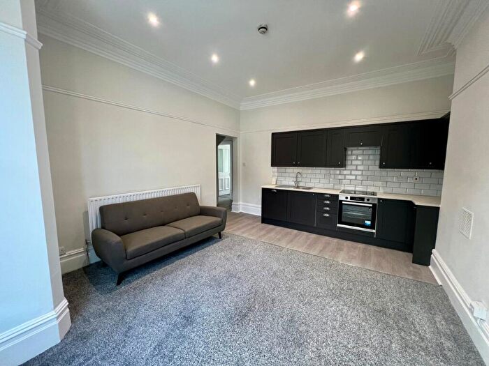 2 Bedroom Flat To Rent In Oakwood Avenue, Oakwood, Leeds, LS8