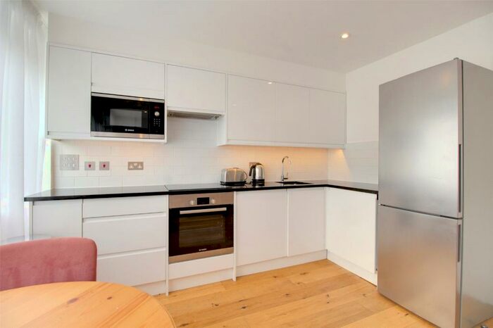 4 Bedroom Maisonette To Rent In Westmead, Farnborough, GU14