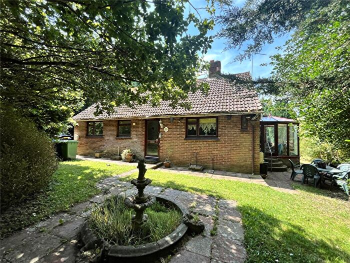 3 Bedroom Bungalow For Sale In Newnham Lane, Newnham, Sittingbourne, Kent, ME9