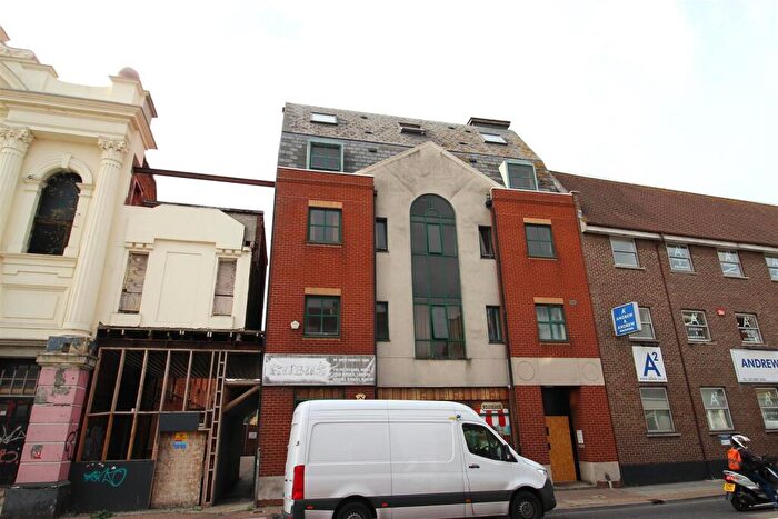 1 Bedroom Flat To Rent In Compass House, - Kingston Road, Portsmouth, Hants, PO2