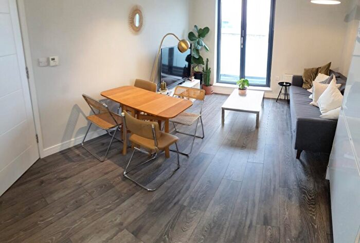 1 Bedroom Flat To Rent In Well Street, London, E9