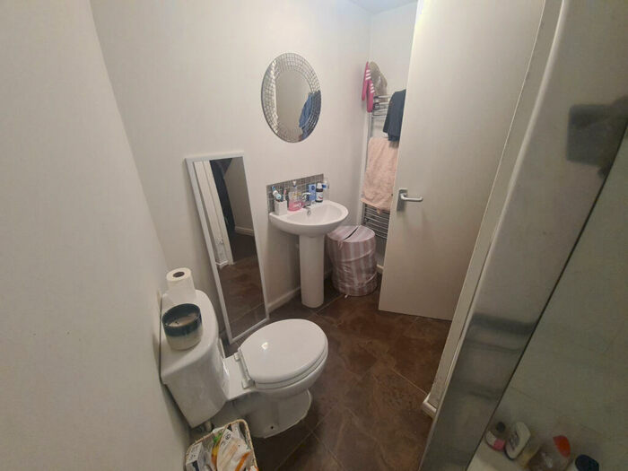 5 Bedroom House To Rent In Manor Drive, Leeds, LS6