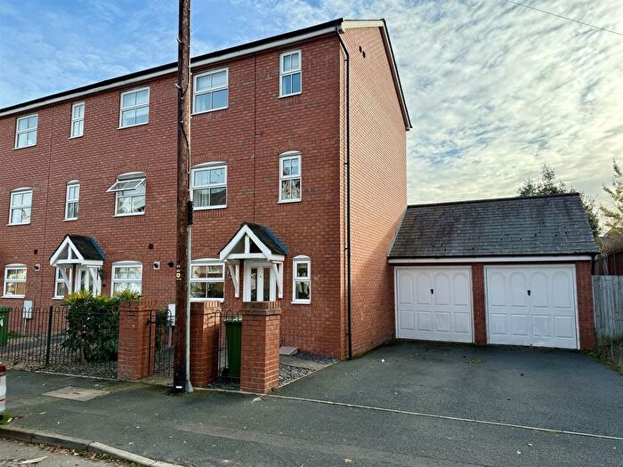 4 Bedroom End Of Terrace House To Rent In Kingstone Walk, Hereford, HR4
