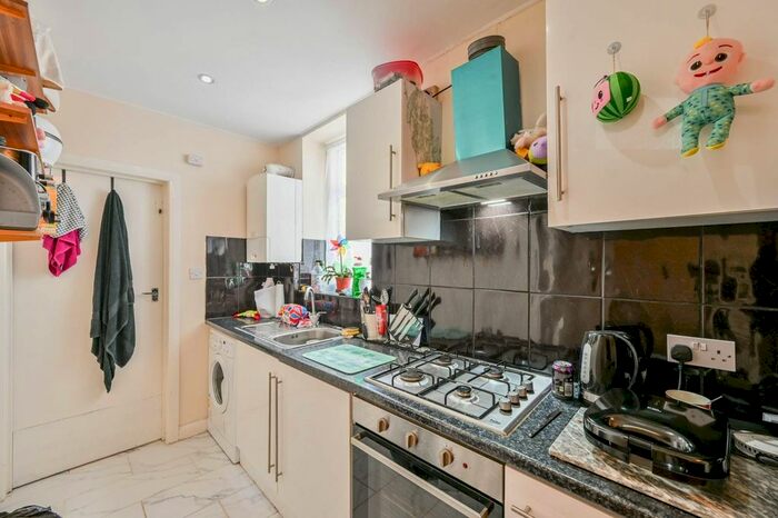 2 Bedroom Flat To Rent In London Road, Norbury, CR7