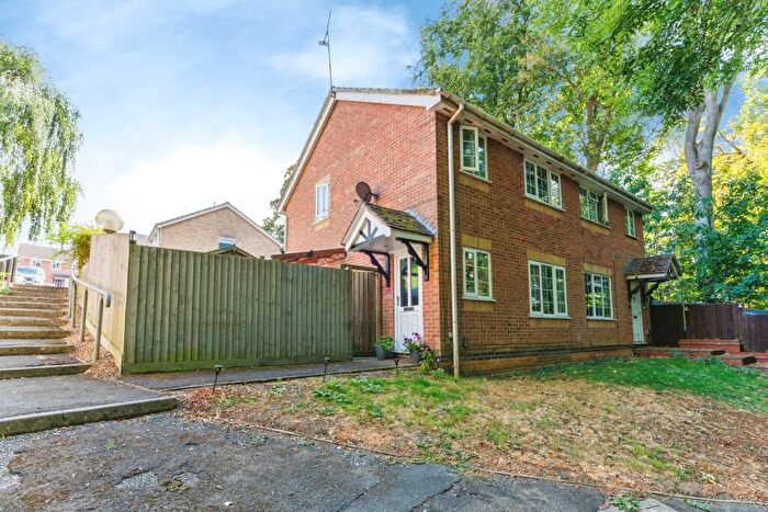 3 Bedroom Semi-Detached House For Sale In Hernehill Court, Northampton, Northamptonshire, NN4