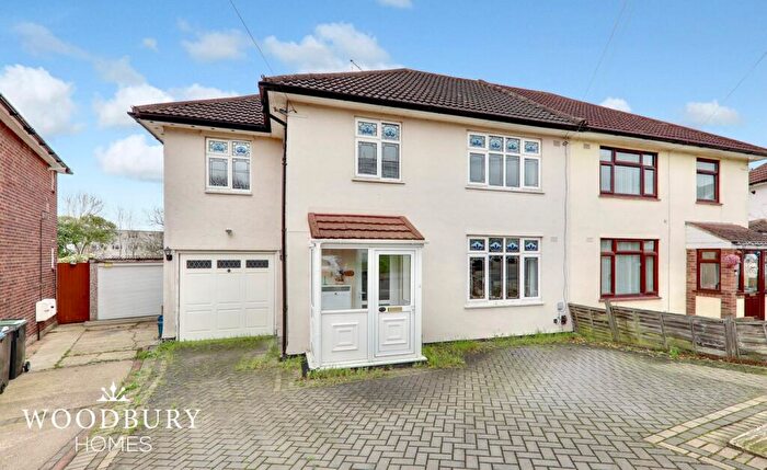 4 Bedroom Semi Detached House For Sale In Chequers Road, Loughton, IG10