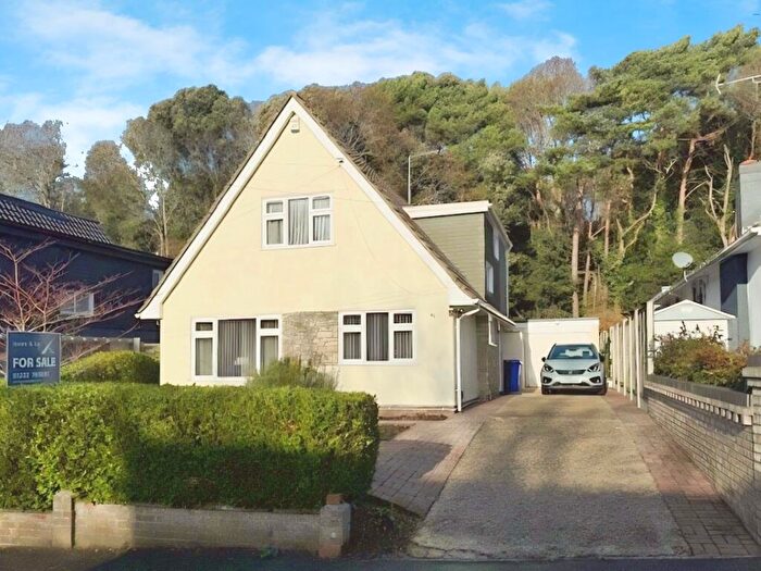 3 Bedroom Chalet For Sale In Wren Crescent, Poole, BH12