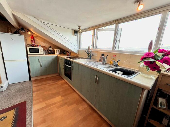 1 Bedroom Flat To Rent In Bingley Road, Shipley, West Yorkshire, BD18