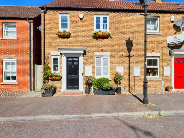 3 Bedroom End Of Terrace House To Rent In Coombe Lane, Fairford Leys, Aylesbury, HP19