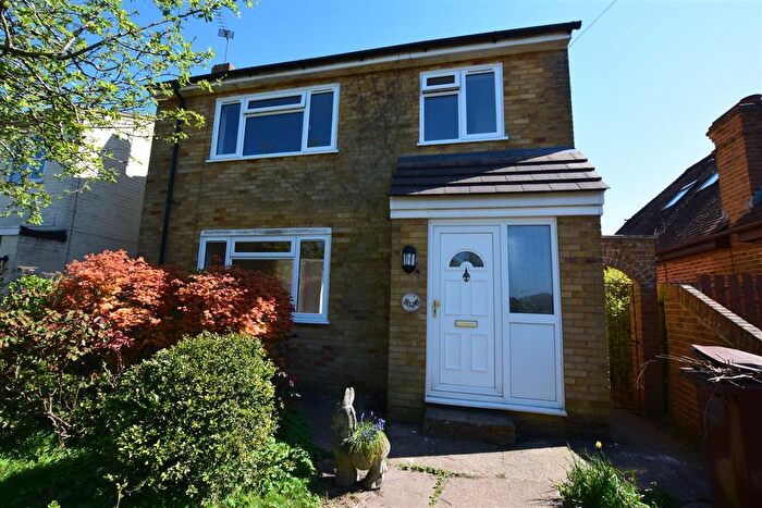 3 Bedroom Detached House To Rent In Harty Avenue, Gillingham, ME8