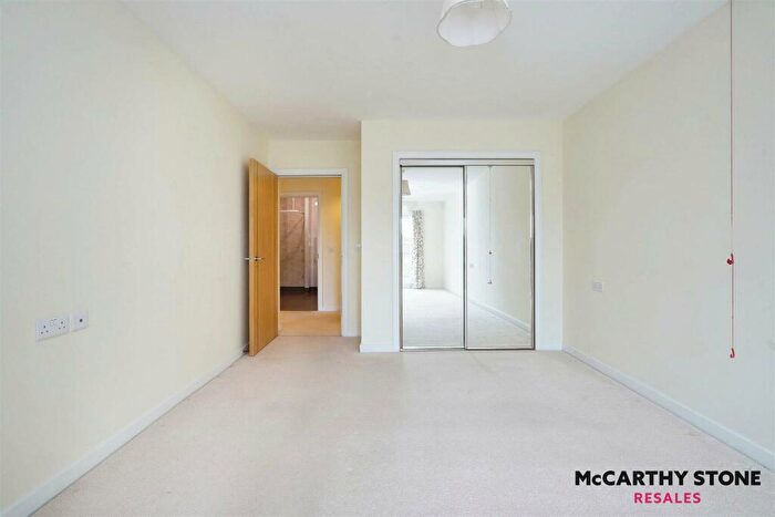 2 Bedroom Flat For Sale In Lyle Court, Barnton Grove, Edinburgh, EH4