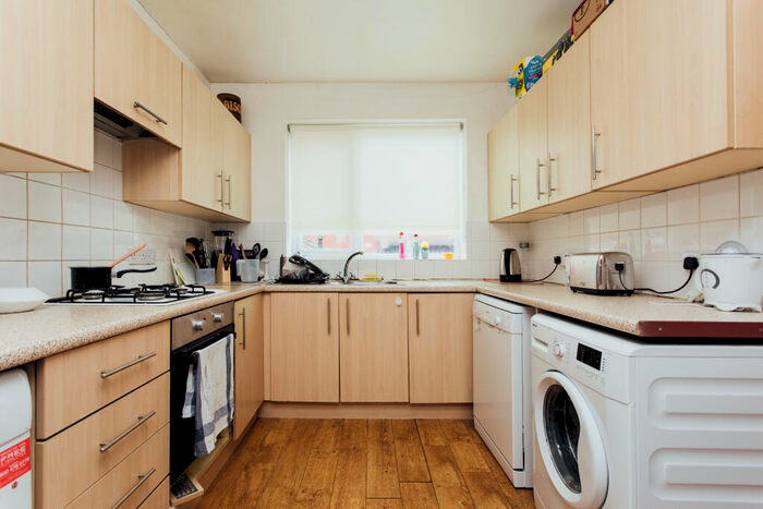 4 Bedroom Semi-Detached House To Rent In Albert Grove, Nottingham, Nottinghamshire, NG7