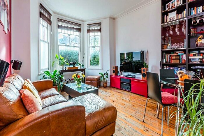 2 Bedroom Flat To Rent In Northwold Road, Stoke Newington, E5