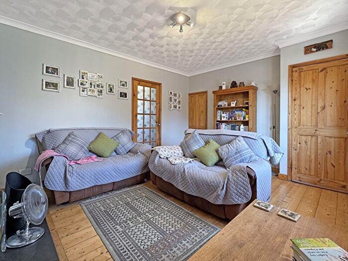 3 Bedroom Semi-Detached House For Sale In Mill Hill Road, Cowes, PO31