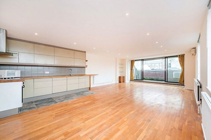 1 Bedroom Flat To Rent In Great Portland Street, London, W1W