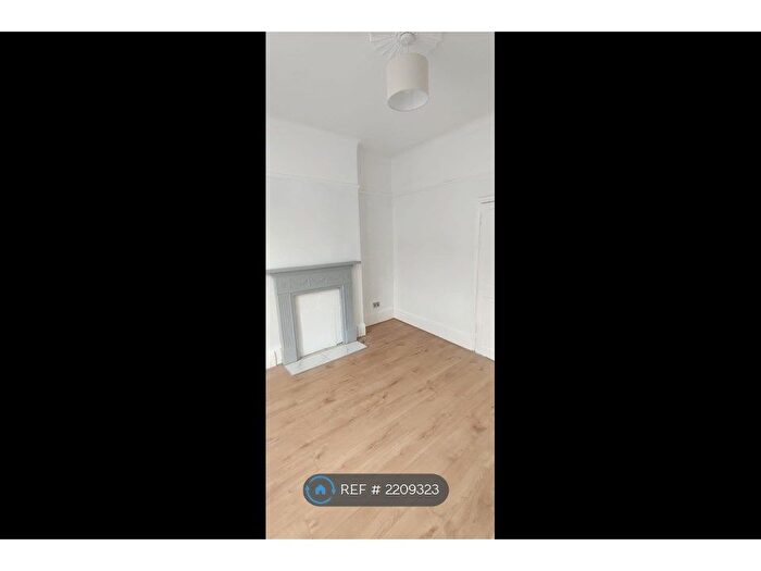 2 Bedroom Flat To Rent In Laleham Road, London, SE6