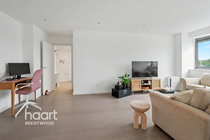 2 Bedroom Flat For Sale In Hubert Road, Brentwood, CM14