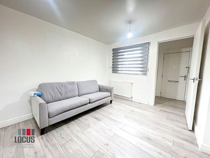 2 Bedroom Flat To Rent In The Link, Enfield, EN3