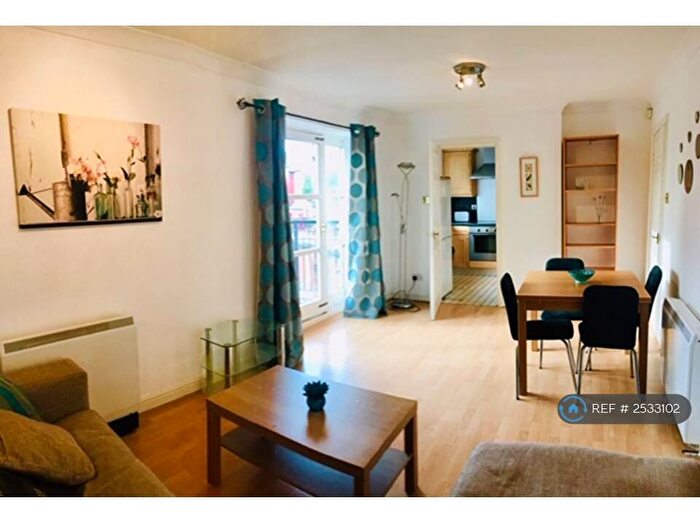 3 Bedroom Flat To Rent In John Smeaton Court, Manchester, M1