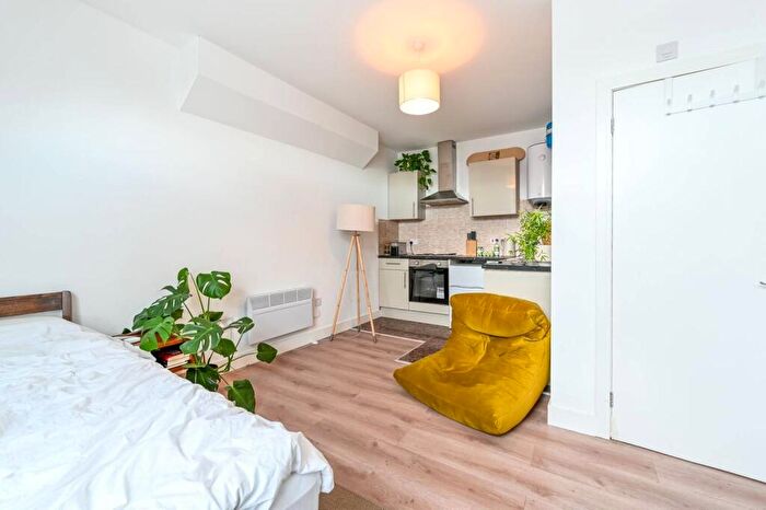 Studio To Rent In Morning Lane, Hackney, London, E9