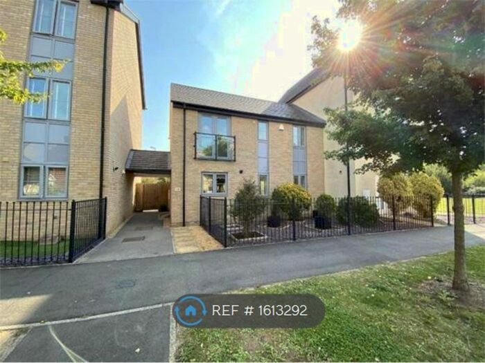 3 Bedroom Semi-Detached House To Rent In Dramsell Rise, St. Neots, PE19