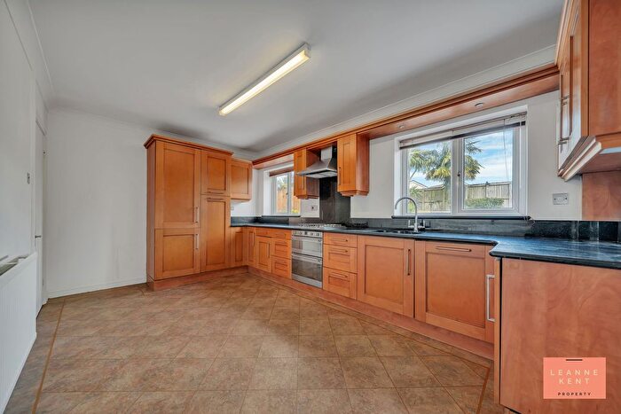 5 Bedroom Detached House For Sale In Sunningdale, Caerphilly, CF83