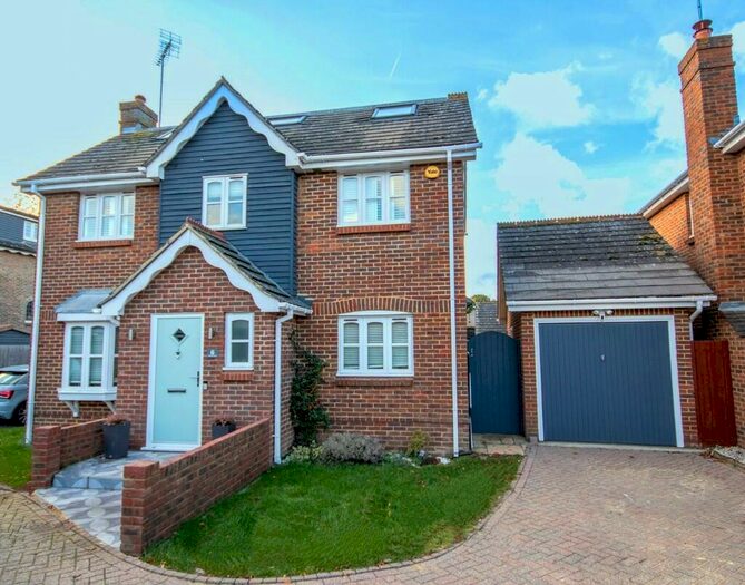 4 Bedroom Detached House To Rent In Waltham Close, Hutton, Brentwood, Essex, CM13