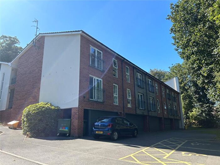 2 Bedroom Flat For Sale In Stanningley Road, Leeds, West Yorkshire, LS12