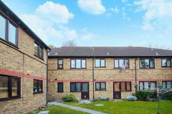 1 Bedroom Flat To Rent In Verulam Avenue, London, E17