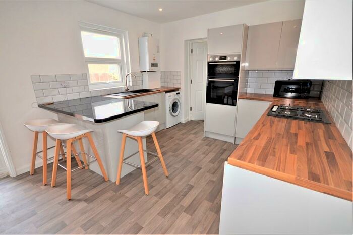 6 Bedroom Semi-Detached House To Rent In Winton, BH9