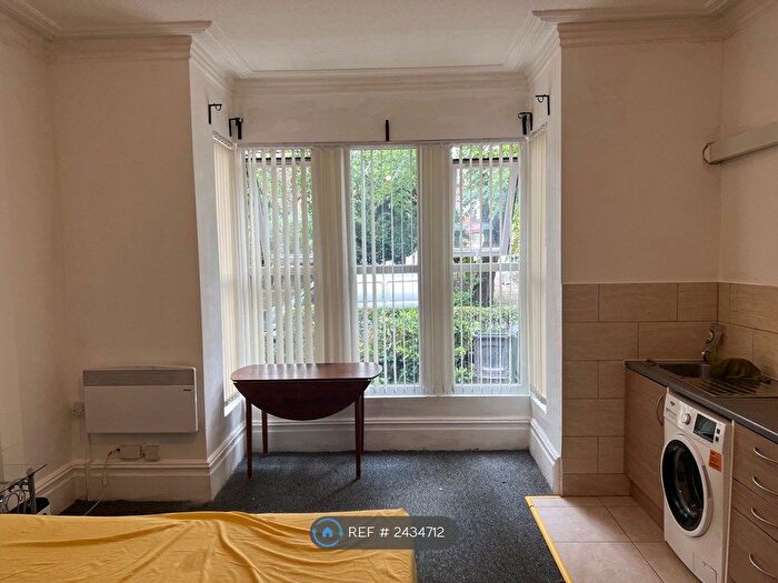 Studio To Rent In Harehills Avenue, Leeds, LS8