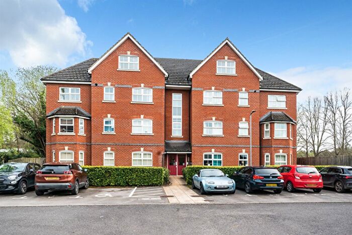 2 Bedroom Flat To Rent In St Francis Close, Crowthorne, RG45