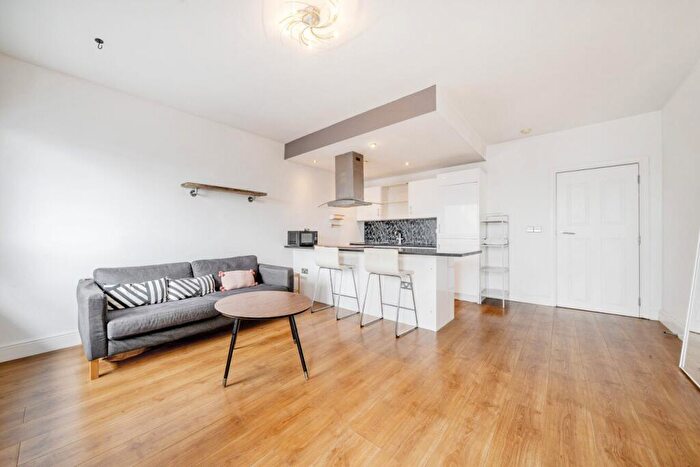 2 Bedroom Flat To Rent In Brownhill Road, London, SE6
