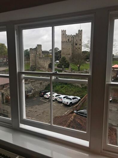 2 Bedroom Apartment To Rent In High Street, Rochester, Kent, ME1