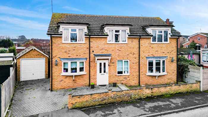 3 Bedroom Detached House For Sale In St. Lawrence Gardens, Leigh-on-sea, SS9