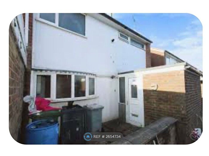 4 Bedroom Terraced House To Rent In Wiltshire Close, Macclesfield, SK10