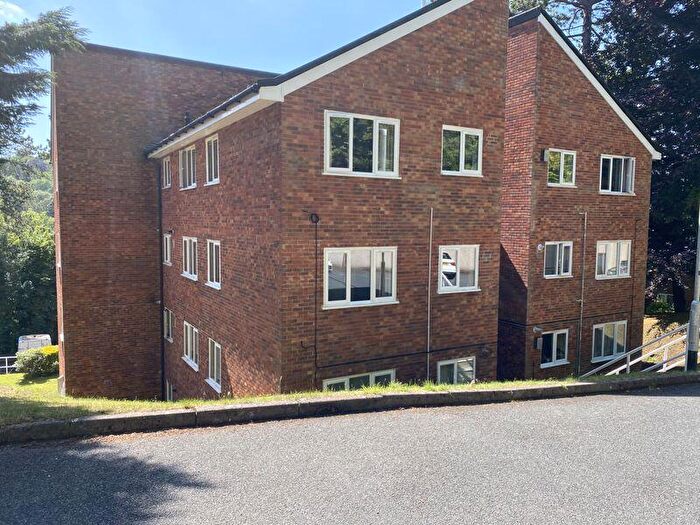 1 Bedroom Flat To Rent In Court Bushes Road, Whyteleafe - £, CR3