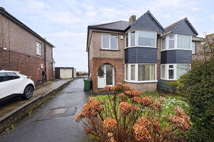 3 Bedroom Semi Detached House For Sale In Highgate Grove, Queensbury, BD13