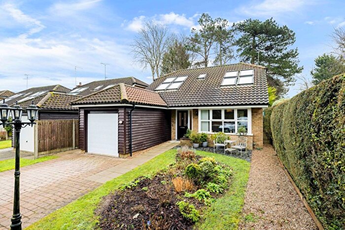 3 Bedroom Detached House For Sale In St Andrews Gardens, Shepherdswell, Dover, CT15
