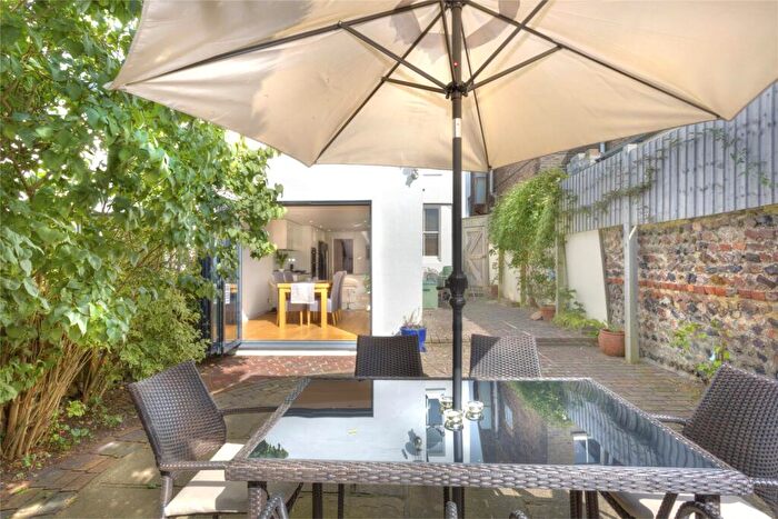 5 Bedroom Semi-Detached House To Rent In Highdown Road, Hove, BN3