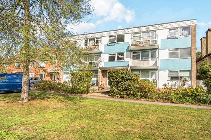 2 Bedroom Apartment To Rent In Stonegrove, Edgware, HA8